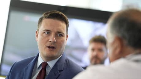 Streeting’s plan to treat 10,000 more A&E patients a day by cutting ‘pen-pushing’