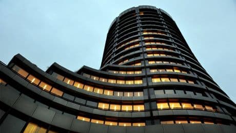 Geldpolitik: 111-Billionen-Dollar-Markt: Bank für Internationalen Zahlungsausgleich warnt vor Devisen-Derivaten