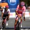 Del Toro weerstaat in zware Giro-rit weer aanvallen op roze trui, Yates krijgt tik
