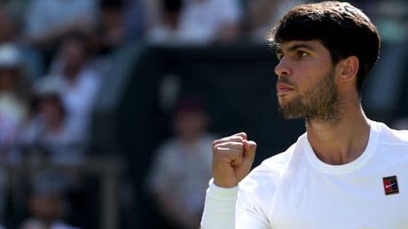 Alcaraz explota su paciencia para derrotar a Fritz y jugará su tercera final de Wimbledon