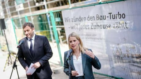 Immobilien: Aufstocken, Nachverdichten, neu bauen: Kabinett beschließt „Bau-Turbo“ gegen Wohnraummangel