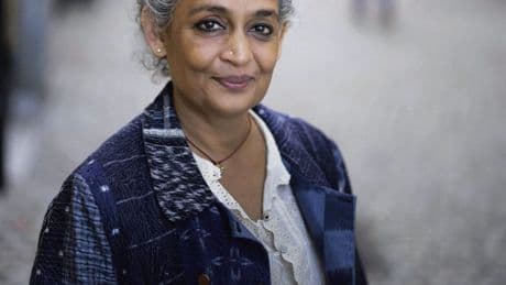 Inde : au Cachemire, la voix de l’écrivaine Arundhati Roy muselée par le régime de Narendra Modi