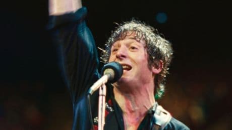 Jeremy Allen White Praised After First Look Trailer For Bruce Springsteen Biopic