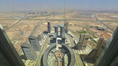 La nueva capital sin nombre de Egipto ya llena el desierto