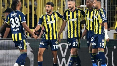 Fenerbahçe, ligdeki ilk galibiyetini aldı!