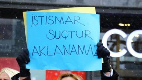 12 yaşındaki kız çocuğuna cinsel istismarı itiraf ettiler, serbest kaldılar!
