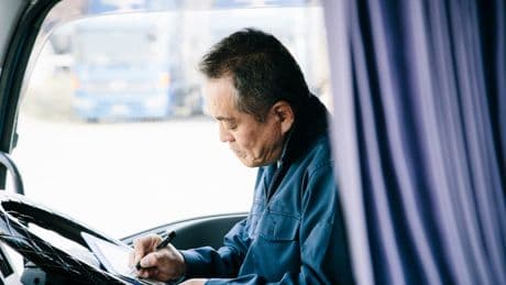 Busfahrer mit 30 Jahren im Job klaut 6 Euro - jetzt wird ihm die Rente gestrichen