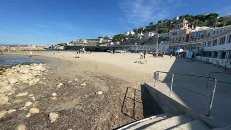 "Est-ce que ça va être respecté?": à Marseille, l'interdiction de fumer sur les plages laisse sceptique