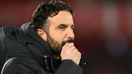 Man Utd close in on free transfer as target 'travels to Manchester' to complete deal