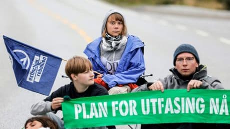 Norvège : 200 écologistes, dont Greta Thunberg, bloquent la principale raffinerie