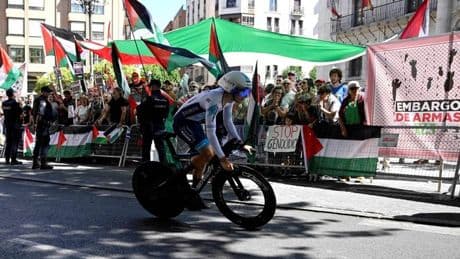 La Vuelta, menos boicots y más bicis