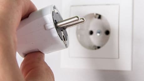 Elektrogeräte: Bei diesen Verbrauchern sollten Sie nie den Stecker ziehen