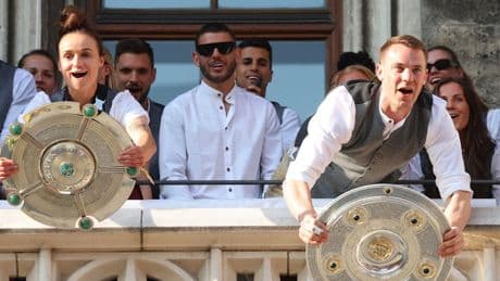 Vor Tausenden Fans: Die Meisterfeier des FC Bayern München live auf dem Marienplatz