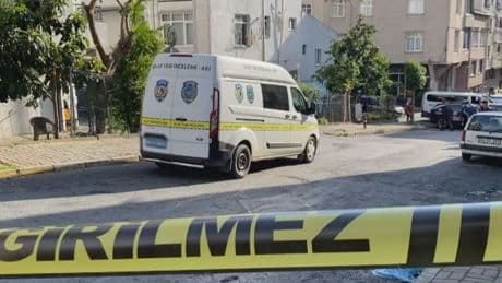 Boşanma aşamasındaki eşini yaralayıp yaşamına son verdi