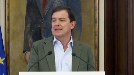 Mañueco comparecerá en las Cortes por la gestión de incendios entre peticiones de dimisión