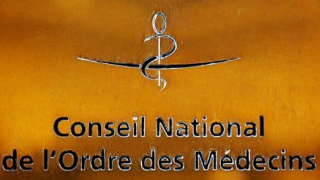 Harcèlement ordonné : quand l’Ordre des médecins devient l’arme des complotistes