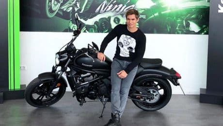 Carlos Baute, cantautor: “Me gustan las motos, pero las deportivas me castigan mucho por mis problemas de espalda, he sufrido una hernia discal y varias protrusiones; a los 15 minutos, ya no puedo más”