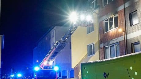 Ein Mann starb bei einem Brand - Stadt streicht 453 Parkplätze, um Leben zu retten