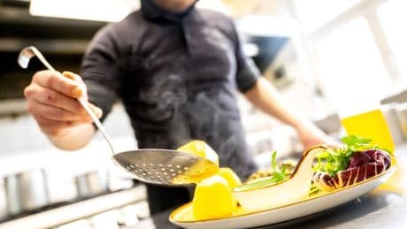 Mehrwertsteuer-Senkung in der Gastronomie: Warum Essengehen trotzdem nicht günstiger wird