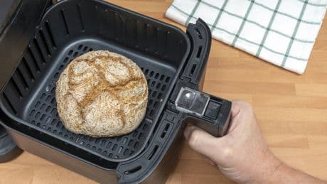 Heißluftfritteusen-Hack: So werden Ihre Brötchen perfekt