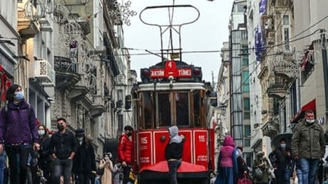 İstiklal Caddesi'nde polis anonsu