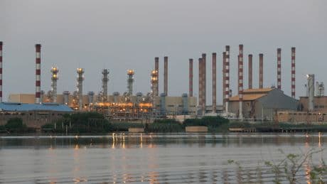 El ataque israelí sobre Irán revive el pánico en el mundo petrolero