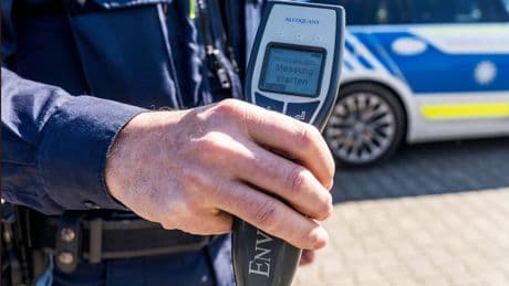 Andere Regeln in Urlaubsländern: Wer hier rast, ist schnell sein Auto los