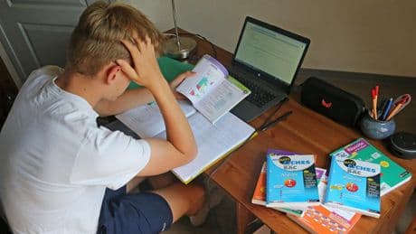 Baccalauréat 2025 : podcasts, applis, réseaux sociaux et IA, des outils pour réviser