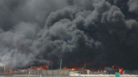 Iran : le plus grand port du pays toujours en feu après une explosion, le bilan monte à 46 morts