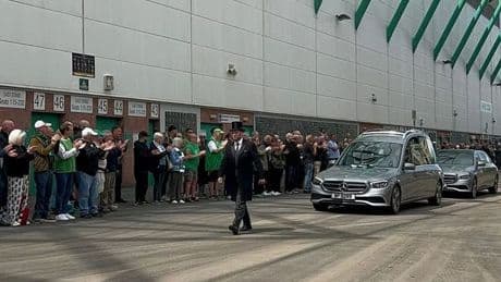 Hibs saviour Sir Tom Farmer given heroic Easter Road send off by emotional fans
