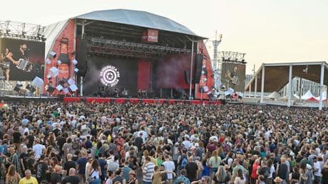 La temporada de festivales de música al aire libre en Barcelona suma propuestas y se alarga hasta las puertas del invierno