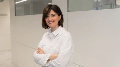 Elena Élez, oncóloga: "Notar cambios en el dolor menstrual y al ir al baño en mujeres jóvenes puede indicar cáncer de colon"