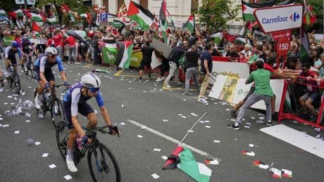 Albares, "partidario" de expulsar al equipo israelí de la Vuelta a España