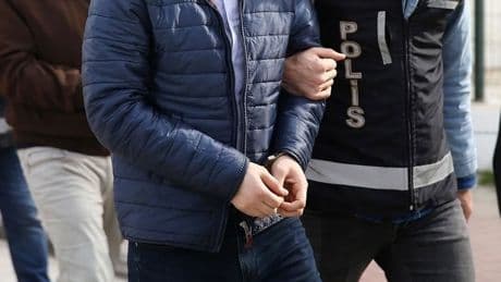Boşandığı eşinin sevgilisini bıçaklayarak katletti