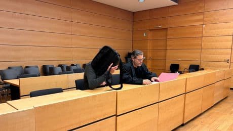 Zurückgelassen: Hitzefalle Auto - Vater lässt Baby in praller Sonne zurück
