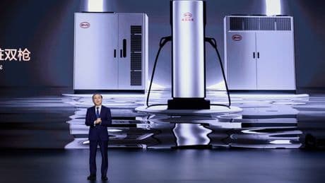 BYD e Tesla, per le auto elettriche arriva la ricarica veloce: in 5 minuti 400 km di autonomia