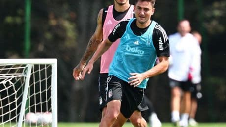 Cengiz Ünder sahaya indi!