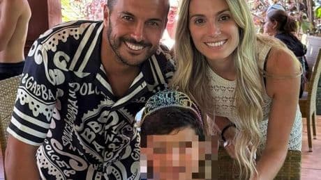 Il calciatore Pedro posta una foto del figlio in canottierina e coroncina, si scatena l’odio social