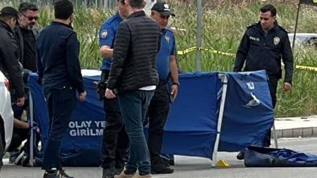 Otomobil ile motosikletli Zeynep'in önünü kesti, başına ateş edip öldürdü