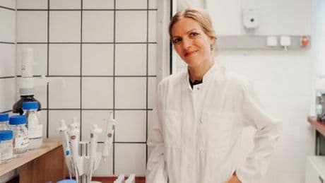 Drug Checking in Mecklenburg-Vorpommern: Chemikerin Anja Gummesson testet Drogen auf Festivals