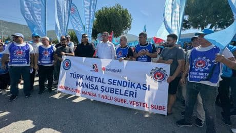 Bitron işçilerinden fabrika önünde basın açıklaması: "Uzlaşalım, üretime devam edelim"