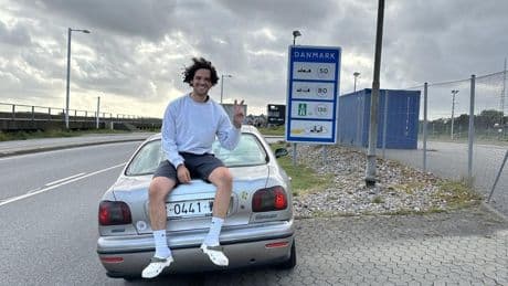 Fabio Belnome, el catalán que viaja hasta Japón con un viejo Fiat de 27 años: “He cruzado dos continentes, pero mi coche no puede entrar en Barcelona”