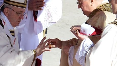 "L'anneau du pêcheur": pourquoi la chevalière du pape François va être détruite après sa mort