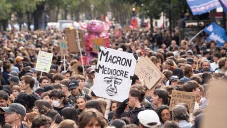 « Bloquons tout » cible Macron, les syndicats en embuscade