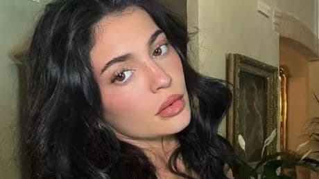 Kylie Jenner has been wearing these platform flip flops on repeat on holiday