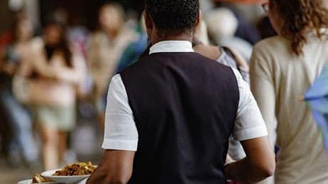 La justicia avala el despido disciplinario de una trabajadora por un insulto racista sobre un compañero: "Puto negro"