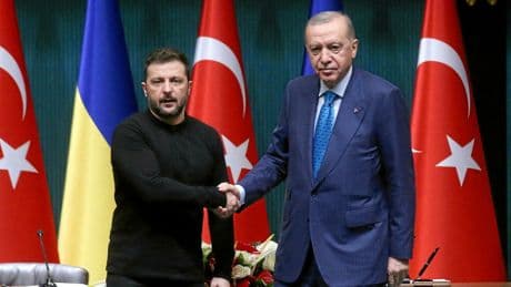 Guerre en Ukraine : Zelensky, seul en Turquie, que faut-il attendre des pourparlers ?