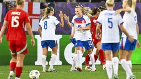 Inglaterra golea a Gales, pero pasa a cuartos como segunda
