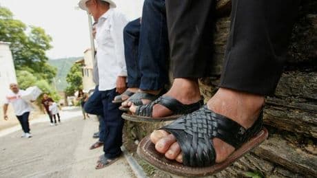 Umstrittene Sandale: Adidas entschuldigt sich wegen mexikanischen Schuh-Designs