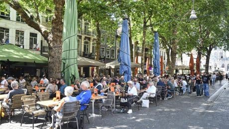 Week start met zonnig zomerweer, later meer wisselvalligheid
